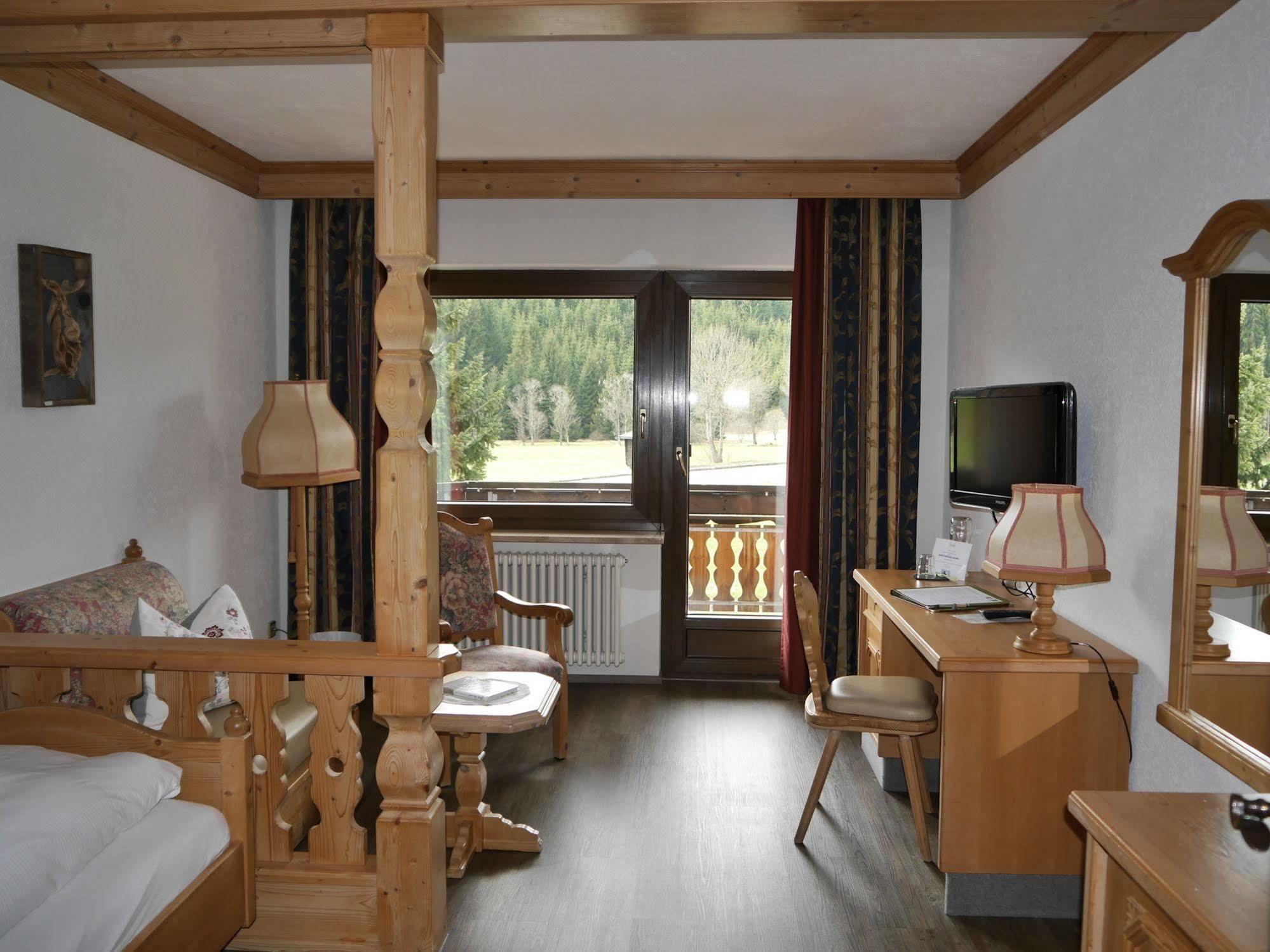 Landgasthof Jostalstuble Hotel Titisee-Neustadt Esterno foto